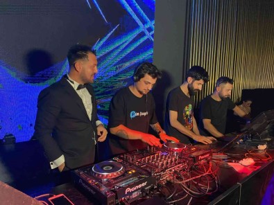 Istanbul'da Görkemli Açilis