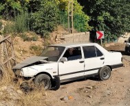 Malatya'da Otomobil Bahçe Korkuluklarina Çarpti Açiklamasi 3 Yarali