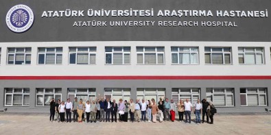 Rektör Çomakli, Tip Fakültesi 1987 Yili Mezunlari Ile Bir Araya Geldi