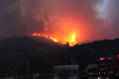 Söke'deki Yangina Gece Görüslü Helikopterler Sevk Edildi