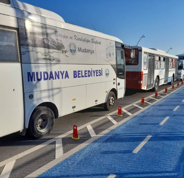 CHP'nin miting fiyaskosu! Kalabalık olsun diye İstanbul ve çevre illerden belediye otobüslerine doluşup Balıkesir'e gittiler