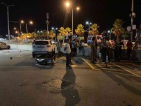 Izmir'de Hizini Alamayan Araç Takla Atti Açiklamasi 2 Yarali