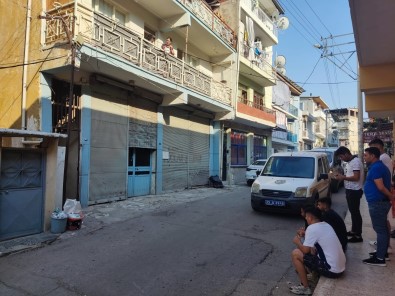 Izmir'de Karisiyla Iliskisi Oldugunu Düsündügü Genci Öldüren Zanli Tutuklandi