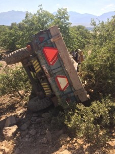 Kontrolden Çikan Traktör Sarampole Devrildi Açiklamasi 2 Yarali