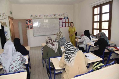 Yunusemre Ile Okuma Yazma Ögreniyorlar