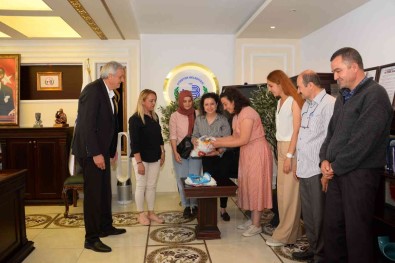 Baskan Bakkalcioglu'na Topladiklari 553 Adet Atik Pili Teslim Ettiler