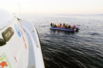 Marmaris'te, Yunanistan unsurlarınca Türk karasularına itilen 54 düzensiz göçmen kurtarıldı
