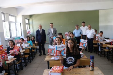 Kayapinar Belediyesi'nden Egitime 5 Bin Kaynak Kitap Destegi