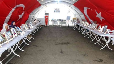 Terör Magduru Aileler Diyarbakir'da Bin 59 Gündür Evlat Nöbetinde