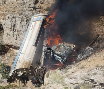 Uçuruma Yuvarlanan Kamyon Alev Aldi Açiklamasi 1 Yarali