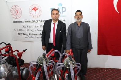 Elazig'da 52 Üreticiye Süt Sagim Makinasi Dagitildi