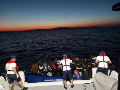 Izmir Açiklarinda 132 Düzensiz Göçmen Kurtarildi, 89 Göçmen Yakalandi