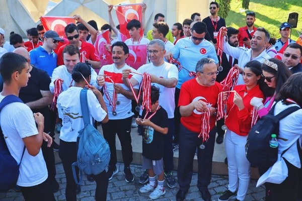Demokrasi şehitleri için koştular! 251 şehit uğruna vatan koşusu!