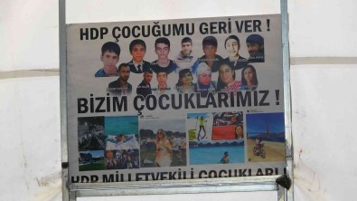 Evlat Nöbetindeki Aileler Çocuklarindan Gelecek Iyi Haberi Bekliyor