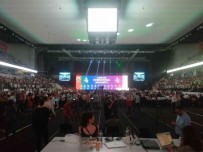 HDP 5'Inci Olagan Genel Kongresi'nde Terörist Basinin Posterini Açmaya Çalistilar