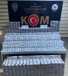 Van'da 2 Milyon 500 Bin Liralik Kaçak Botoks Ilaci, Sigara Ve Makaron Ele Geçirildi