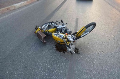 Agaca Çarpan Motosiklet Sürücüsü Hayatini Kaybetti