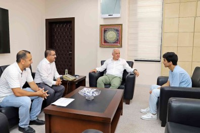 Akdenizli Deniz'in Büyük Basarisi