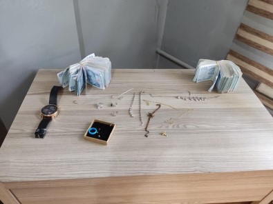Dügüne Giden Akrabalarinin Evinden 510 Bin TL Degerinde Altin Ve Döviz Çaldilar