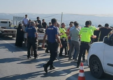 Insan Dolu Kamyonet Trafikten Men Edilince Ortalik Karisti