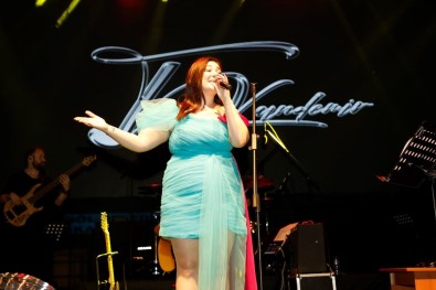 Inegöl Tugçe Kandemir Konserine Akin Etti