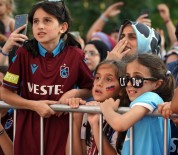 Trabzonsporlu Taraftarlar Mesalelerle Geceyi Aydinlatti