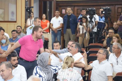 Akdeniz Belediye Meclisi'nde 'PKK' Gerginligi