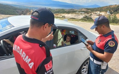 Burdur'da Jandarma Ekiplerinden Trafik Denetimi