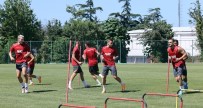 Galatasaray, Yeni Sezon Hazirliklarini Çift Antrenmanla Sürdürdü