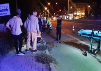 Motosiklet Köpek Ile Çarpisti Sürücü Yaralandi