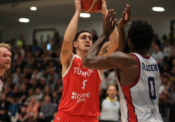 FIBA Dünya Kupası Avrupa Elemeleri'nde Türkiye, Büyük Britanya'yı evinde devirdi!