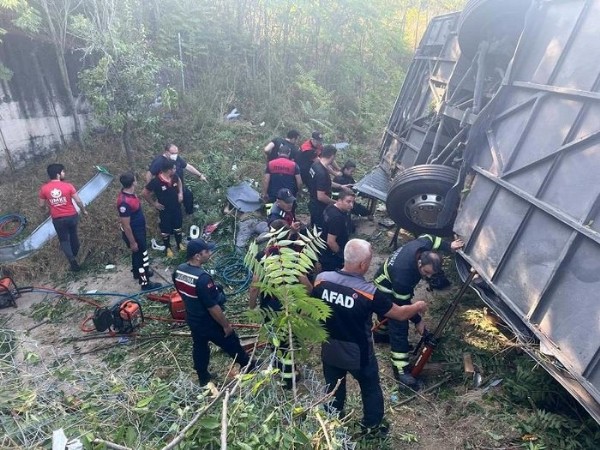 Kırklareli'nde yolcu otobüsü devrildi! Çok sayıda ölü ve yaralı var