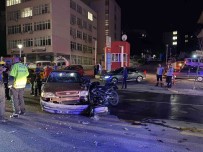 Ankara'da Motosiklet Otomobile Ok Gibi Saplandi Açiklamasi 2 Yarali