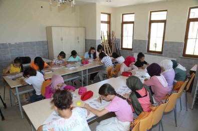 Çocuklarin Gözdesi Bu Yaz Da Genç KOMEK