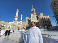 İngiltere'den çıkan Adam Muhammed, 11 ayda yürüyerek Mekke'ye ulaştı!