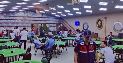 Izmir'de Kumar Operasyonu Açiklamasi 87 Kisi Suçüstü Yakalandi