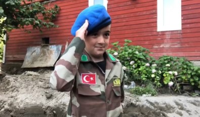 Selden Etkilenen Çocuk, Kendisine Yardim Eden Komandolari Görünce Jandarma Olmaya Karar Verdi