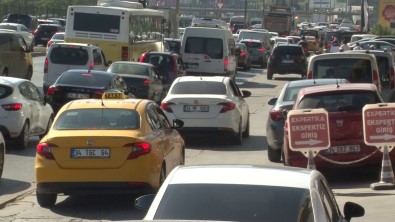 Trafikten Kaçmak Için Kaldirimdan Giden 'Uyanik' Sürücüler Kamerada