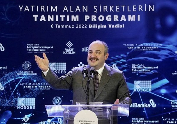 Bakan Varank'tan muhalefete tepki: Bir kere de mutlu olun be!