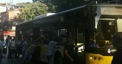 CHP'li İBB'den tanıdık görüntüler... Arızalanan İETT otobüsünü vatandaşlar itti!