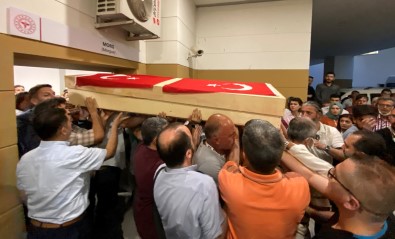 Silahli Saldirida Hayatini Kaybeden Doktor Ekrem Karakaya'nin Cenazesi Memleketine Ugurlandi
