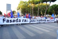 Arnavutluk'ta Hükümet Karsiti Protesto