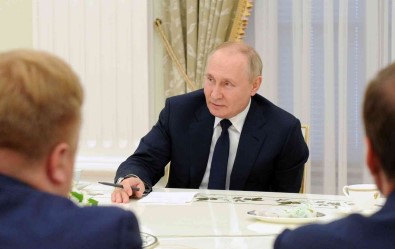 Putin Açiklamasi 'Bati Bizi Savas Alaninda Yenmek Istiyorsa, Birakin Denesinler'
