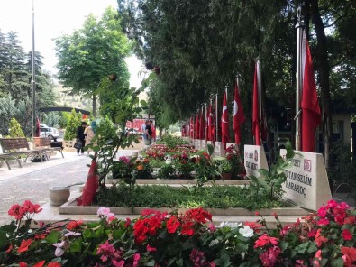 15 Temmuz Sehitleri Mezarlari Basinda Anildi