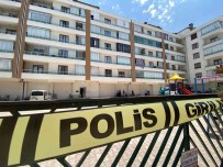 Iki Gün Önce Evlendigi Karisini Biçaklayarak Öldürdü