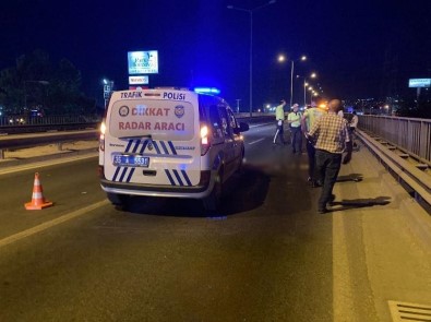 Izmir'de Kamyona Arkadan Çarpan Motosiklet Sürücüsü Öldü