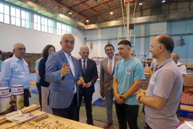 Meslek Lisesinde Üretiliyor Açiklamasi 17.8 Milyon TL Degerinde 150 Bin Adet Ahsap Oyuncagin Siparisi Alindi