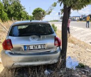 Yoldan Çikan Otomobil Agaca Çarpti Açiklamasi 4 Yarali