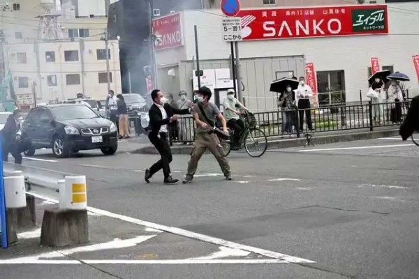 Japonya Eski Başbakanı Shinzo Abe'ye suikast! Tüm müdahalelere rağmen kurtarılamadı!