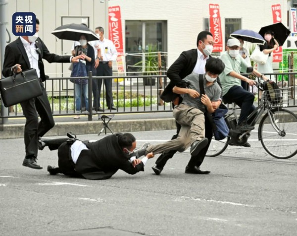 Japonya Eski Başbakanı Shinzo Abe'ye suikast! Tüm müdahalelere rağmen kurtarılamadı!